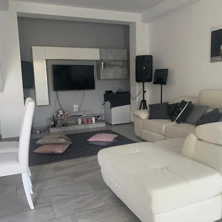 بيت للعطل Casa In Affitto *